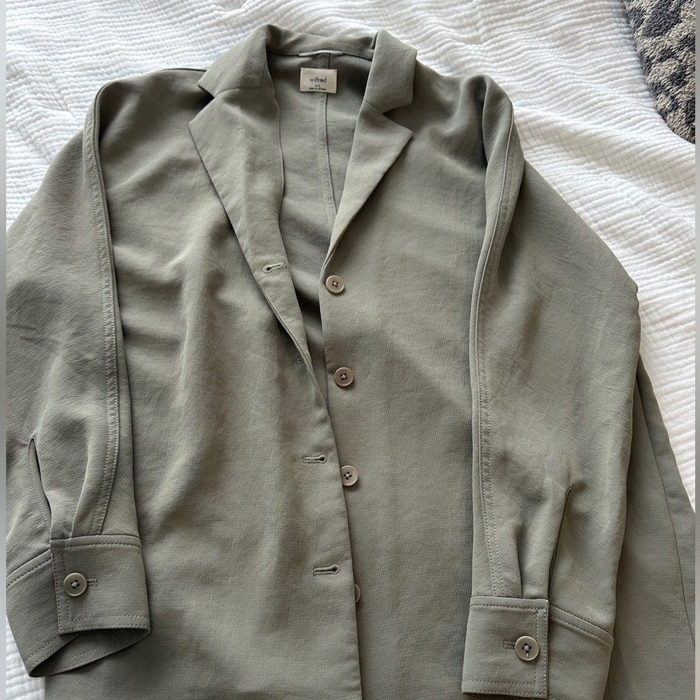 Barely worn Aritzia shirt jacket
